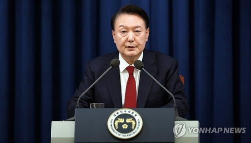 윤석열 대통령이 지난 3일 밤 서울 용산 대통령실 청사에서 긴급 대국민 특별 담화를 하고 있다. [대통령실 제공. 연합뉴스]